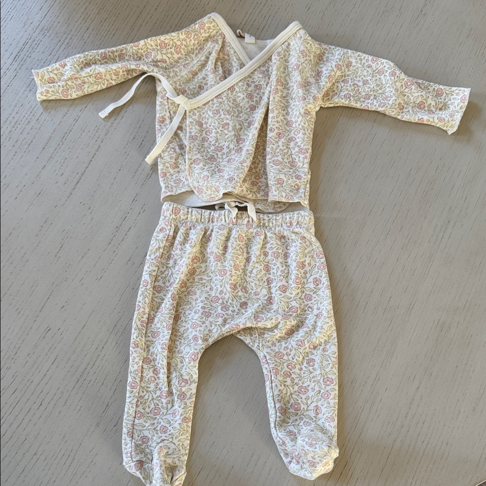 Quincy Mae floral Baby Outfit Set